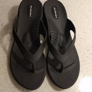 🌸🍀Black slippers by Okabashi 🌺🌸🍀